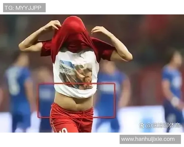 足球明星展现肌肉魅力的精彩模型视频引发热议与关注